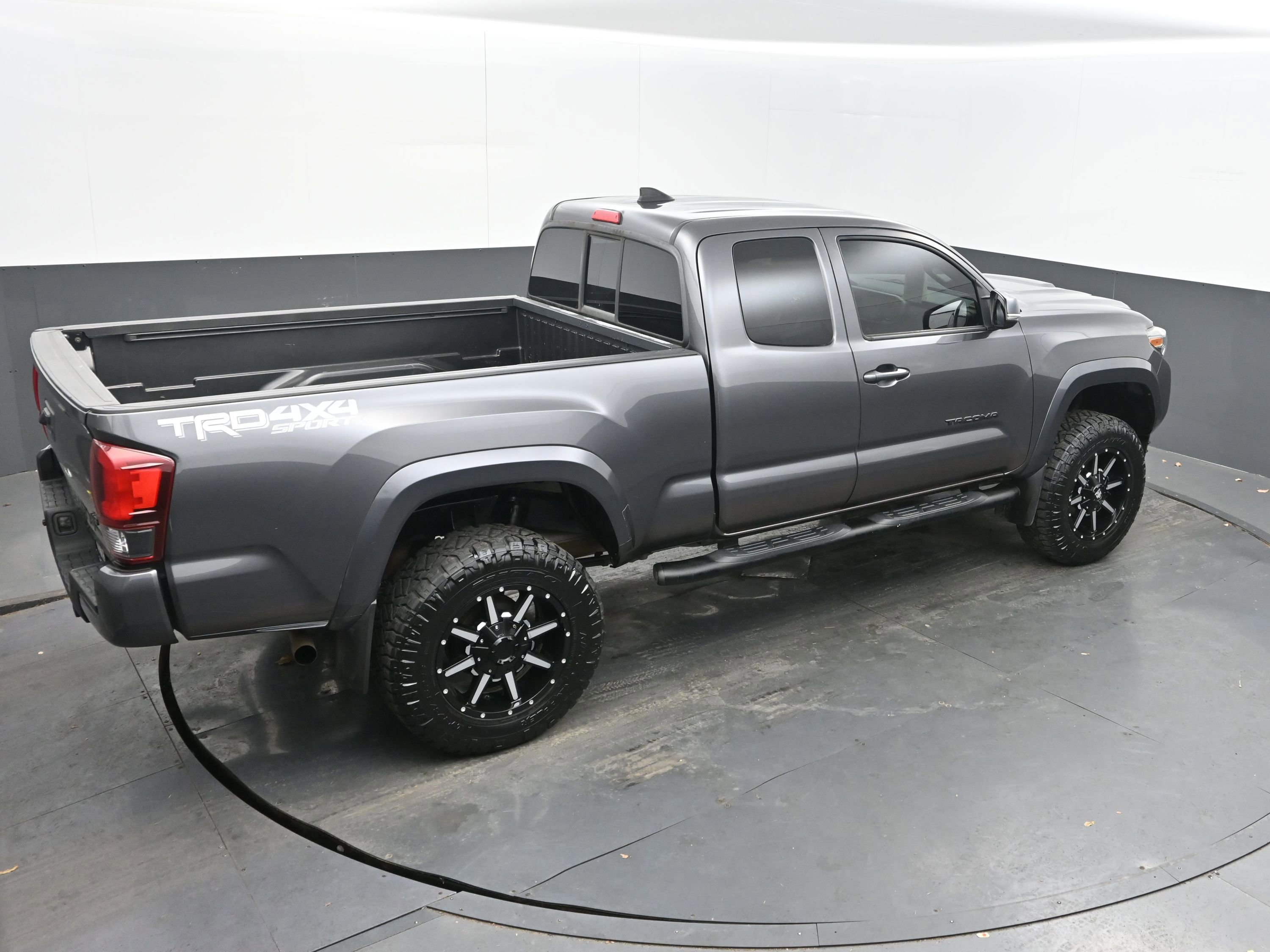 Used 2019 Toyota Tacoma TRD Sport w/ Technology Package image 32