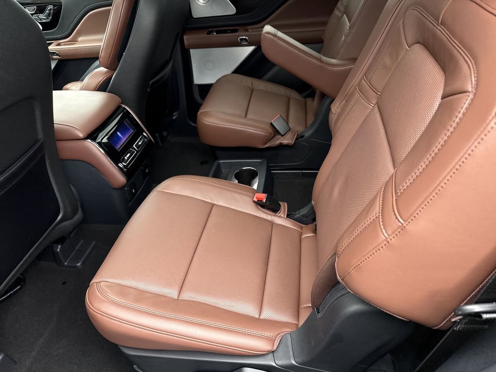 Used 2025 Lincoln Aviator Reserve w/ Equipment Group 201A image 13