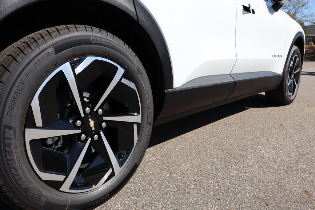 New 2026 Chevrolet Equinox EV LT image 36