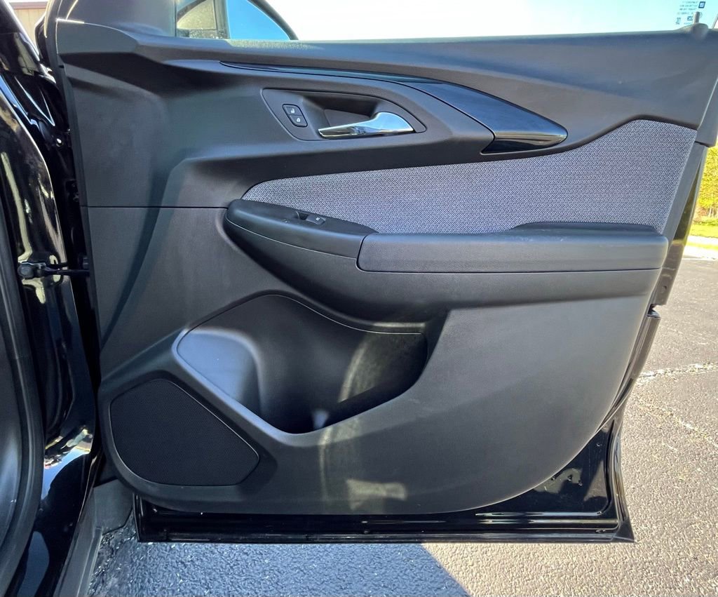 Used 2023 Chevrolet TrailBlazer LT FWD image 21