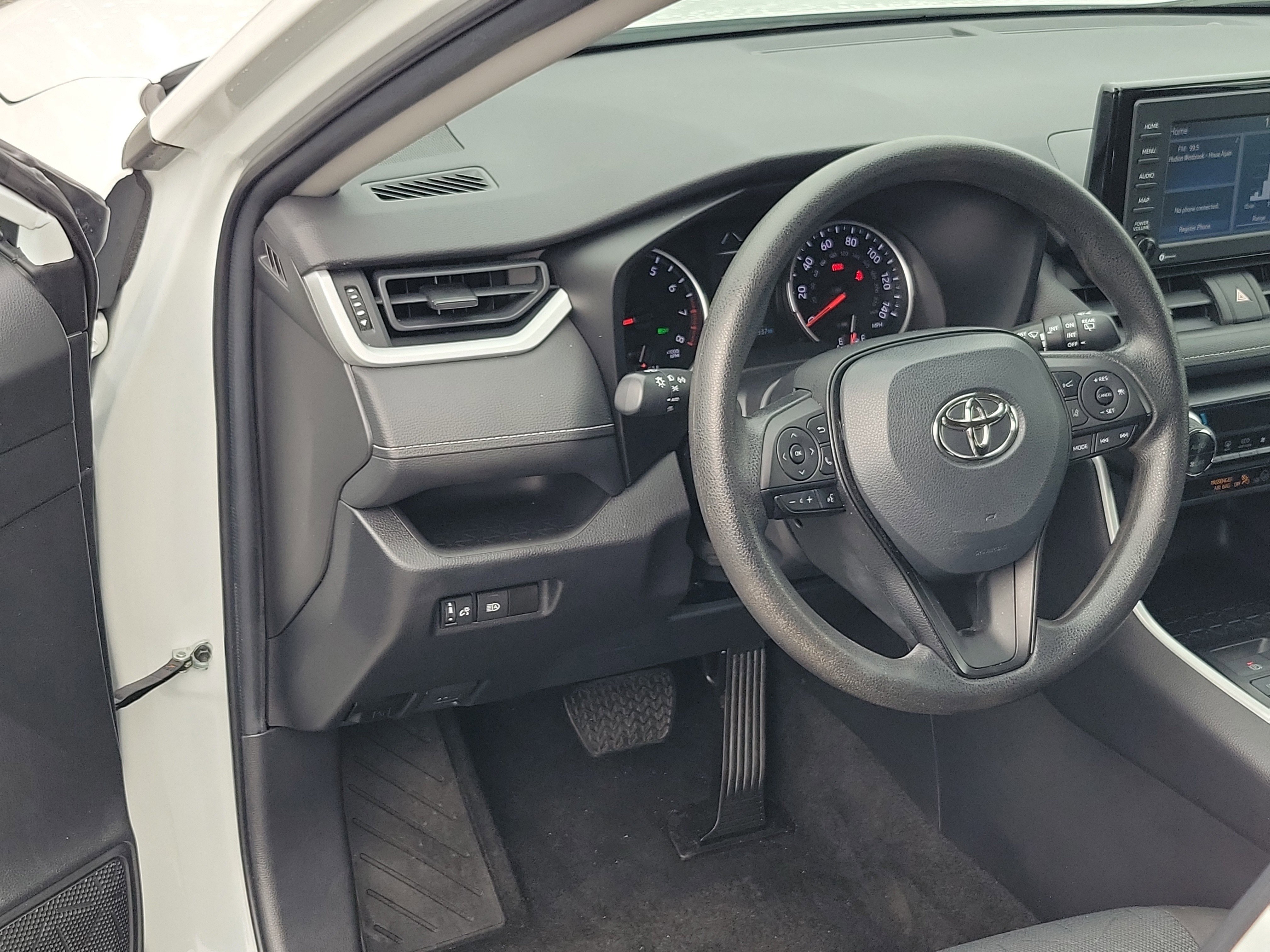 Used 2022 Toyota RAV4 XLE image 18