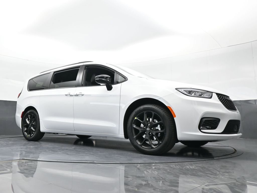 New 2026 Chrysler Pacifica Select w/ S Appearance Package image 61
