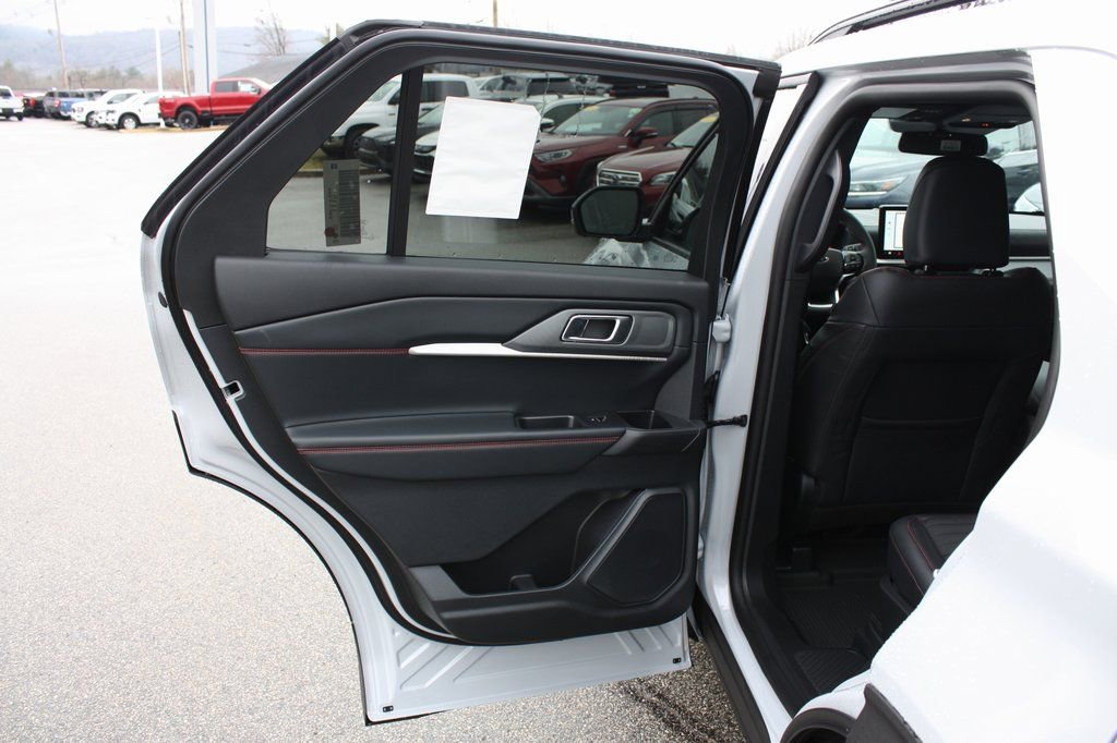 New 2026 Ford Explorer ST-Line w/ ST-Line Street Pack image 15