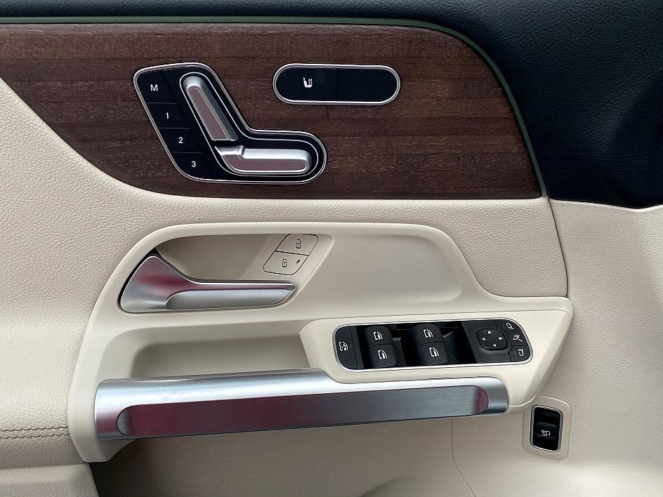 Used 2023 Mercedes-Benz GLB 250 4MATIC image 19