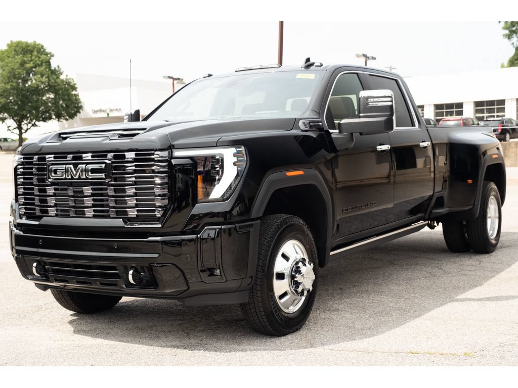 New 2026 GMC Sierra 3500 Denali Ultimate w/ LPO, Black Badging Package AWD/4WD image 4