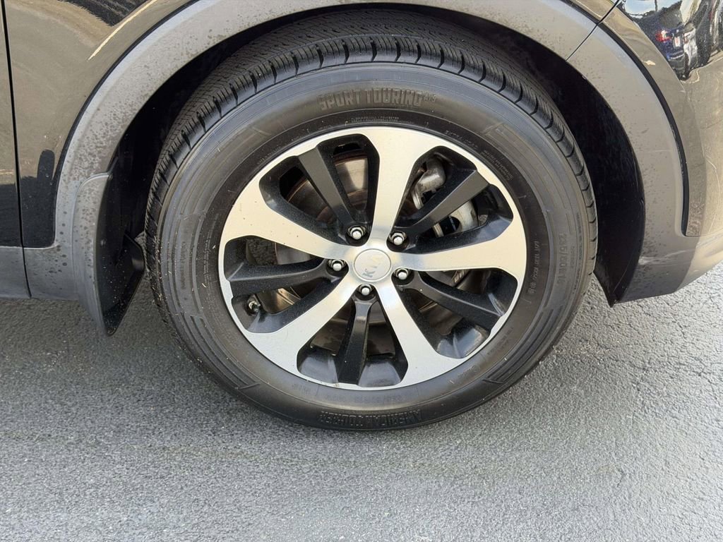 Used 2016 Kia Sorento EX image 9