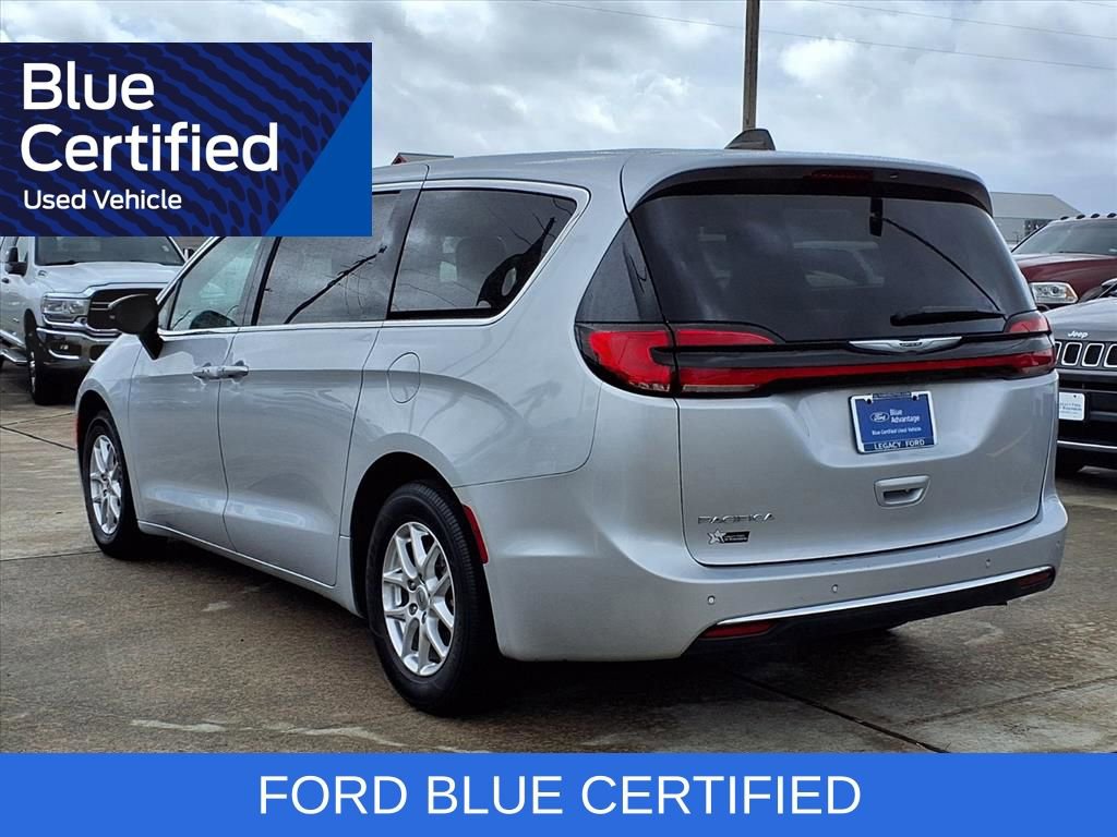 Used 2024 Chrysler Pacifica Touring-L FWD image 4