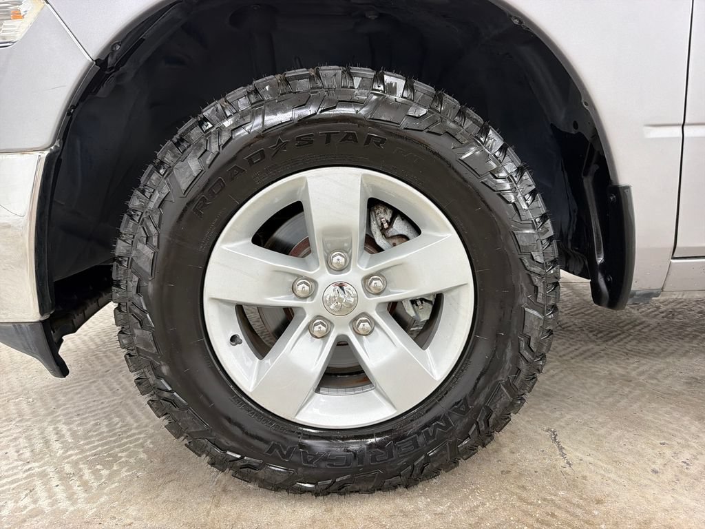 Used 2019 RAM 1500 Classic SLT w/ Luxury Group AWD/4WD image 10