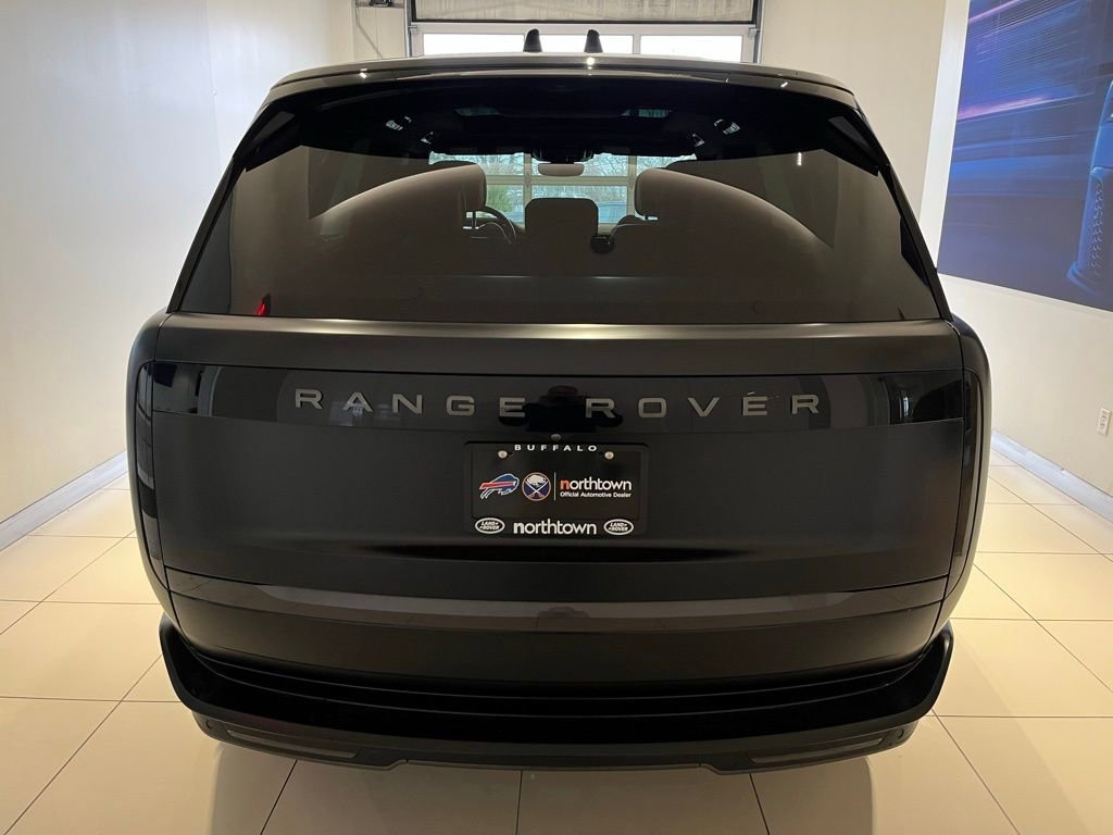 Used 2025 Land Rover Range Rover SE image 13
