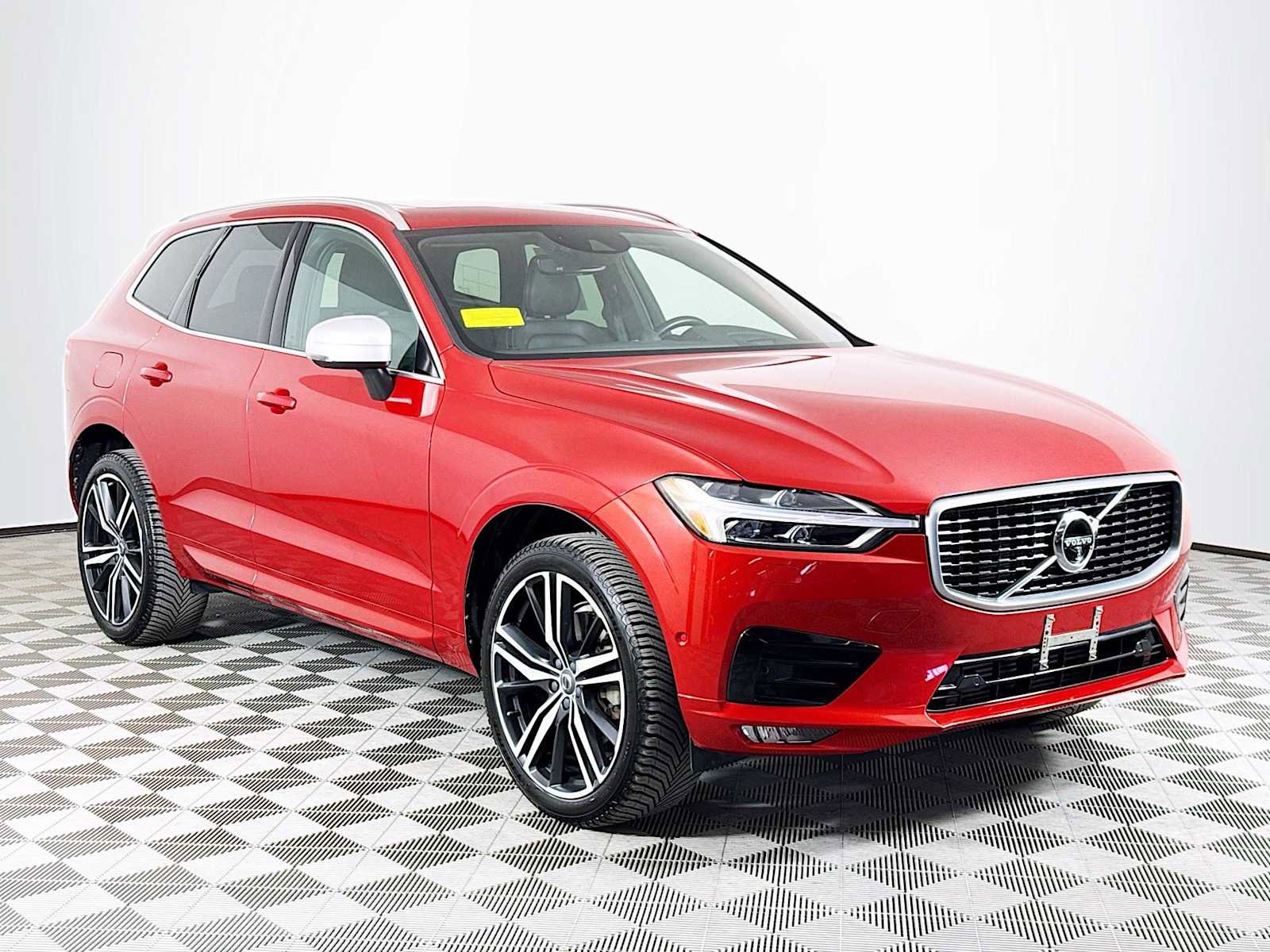 Used 2019 Volvo XC60 T5 R-Design w/ Protection Package Premier image 3