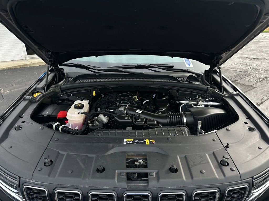 Used 2024 Jeep Grand Cherokee L Laredo AWD/4WD image 10