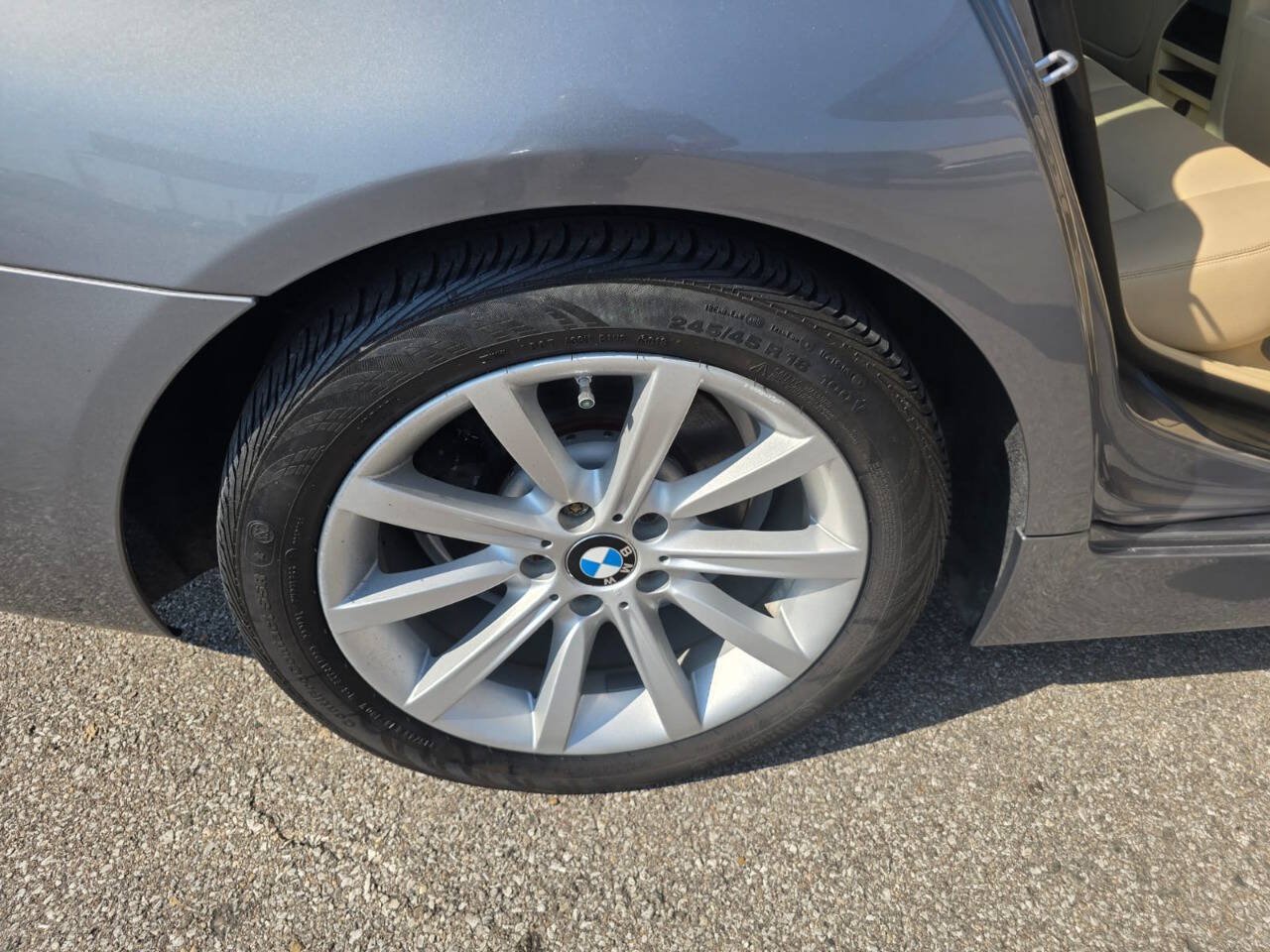 Used 2014 BMW 535d Sedan RWD image 36