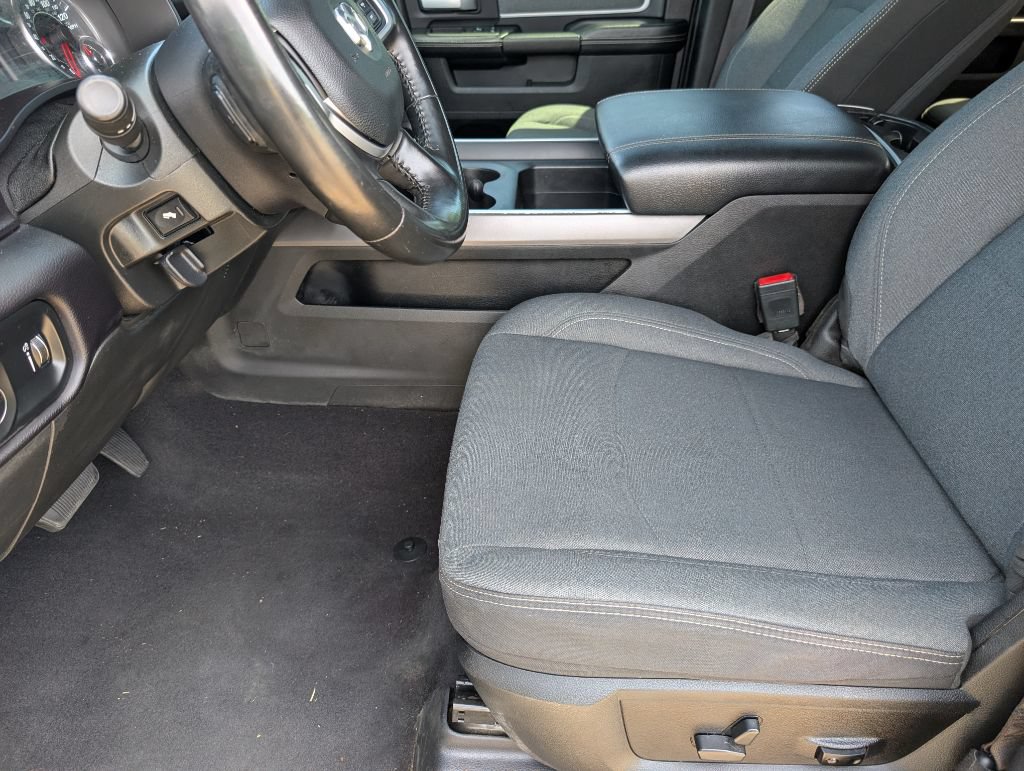 Used 2022 RAM 2500 Big Horn w/ Night Edition AWD/4WD image 9