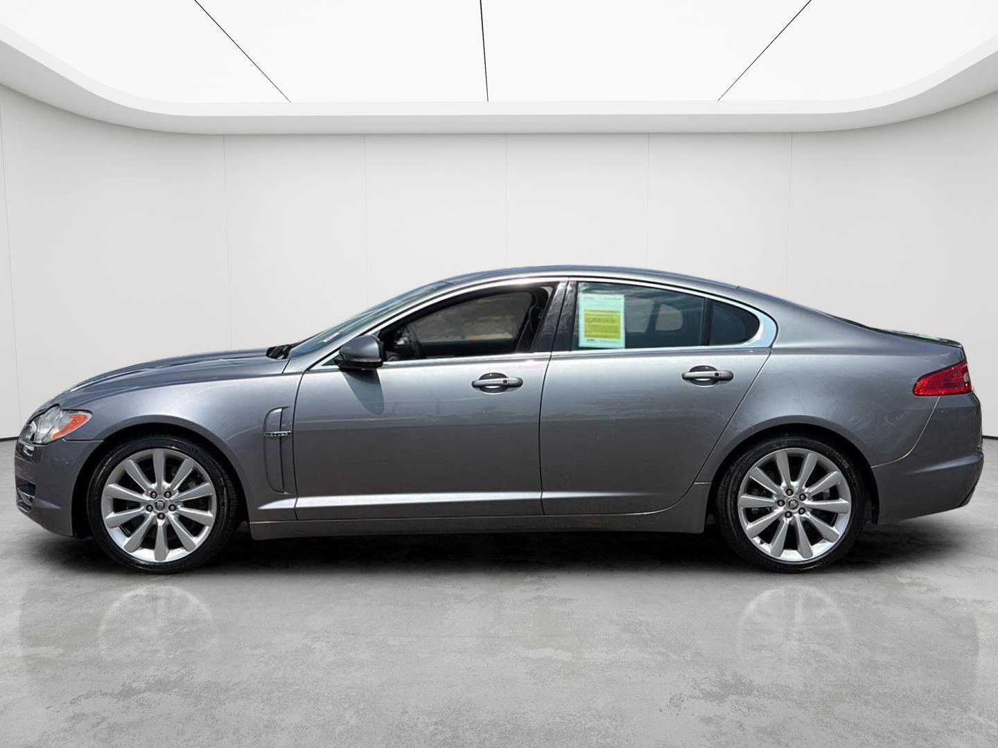 Used 2010 Jaguar XF Premium RWD image 5