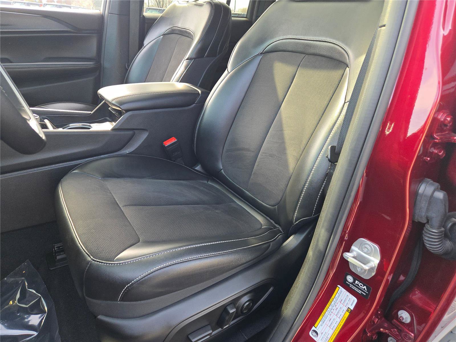 Certified 2024 Jeep Grand Cherokee Altitude image 30