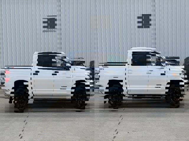 Used 2019 Toyota Tundra SR5 w/ SR5 Upgrade Package AWD/4WD image 3