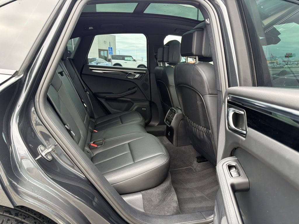 Used 2023 Porsche Macan Turbo AWD/4WD image 18