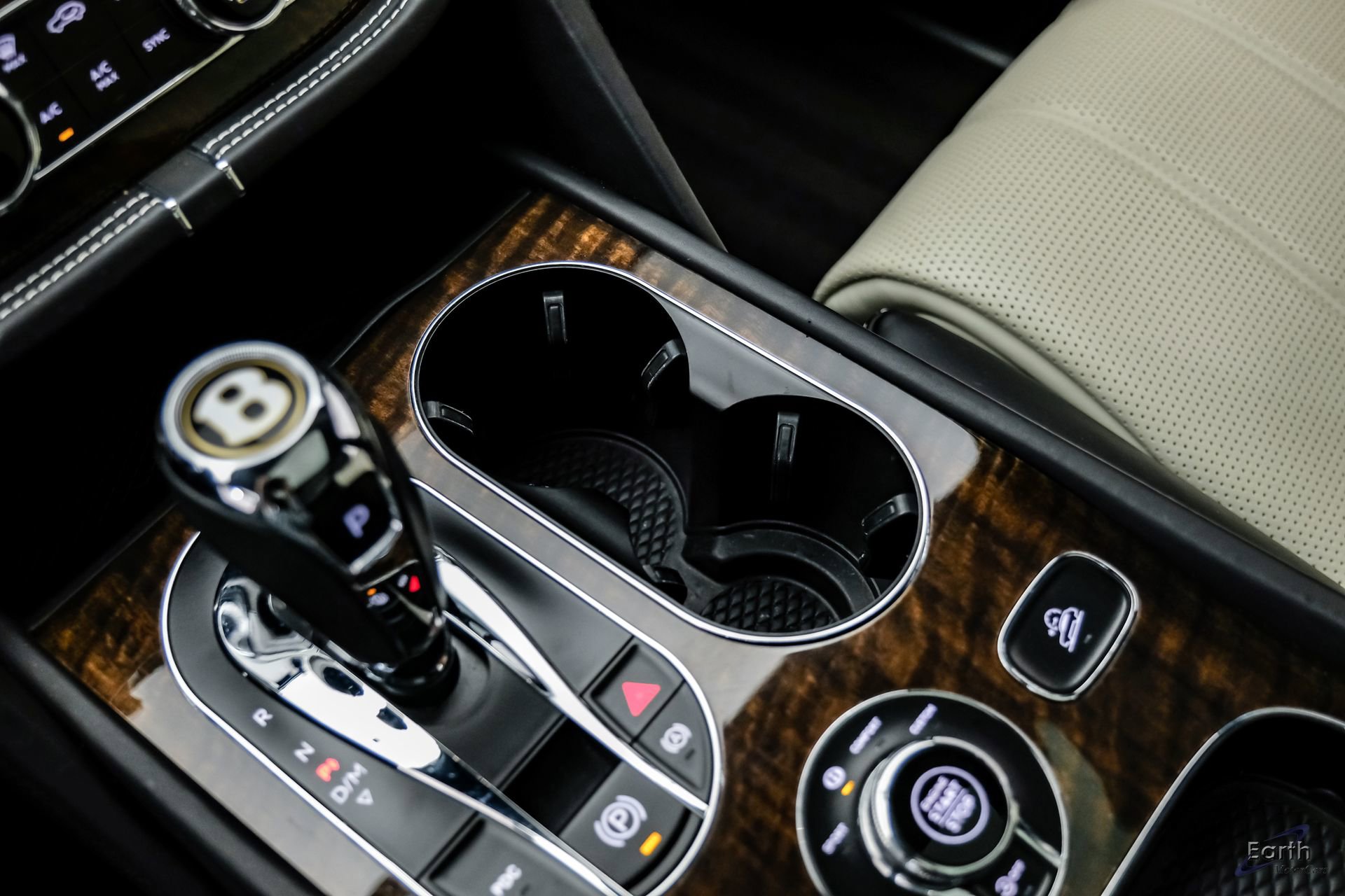 Used 2019 Bentley Bentayga image 56