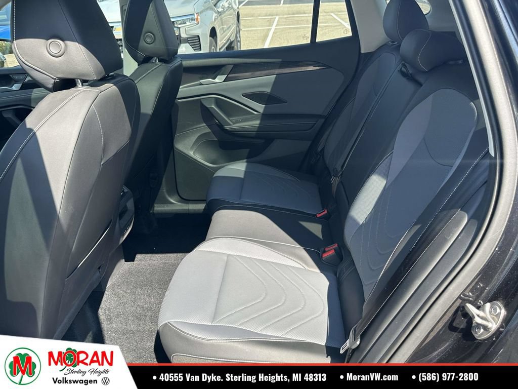 Certified 2025 Volkswagen Tiguan SE w/ Panoramic Sunroof Package AWD/4WD image 12
