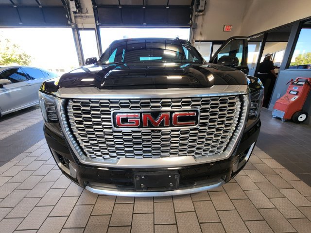 Used 2023 GMC Yukon Denali w/ Denali Reserve Package AWD/4WD image 2