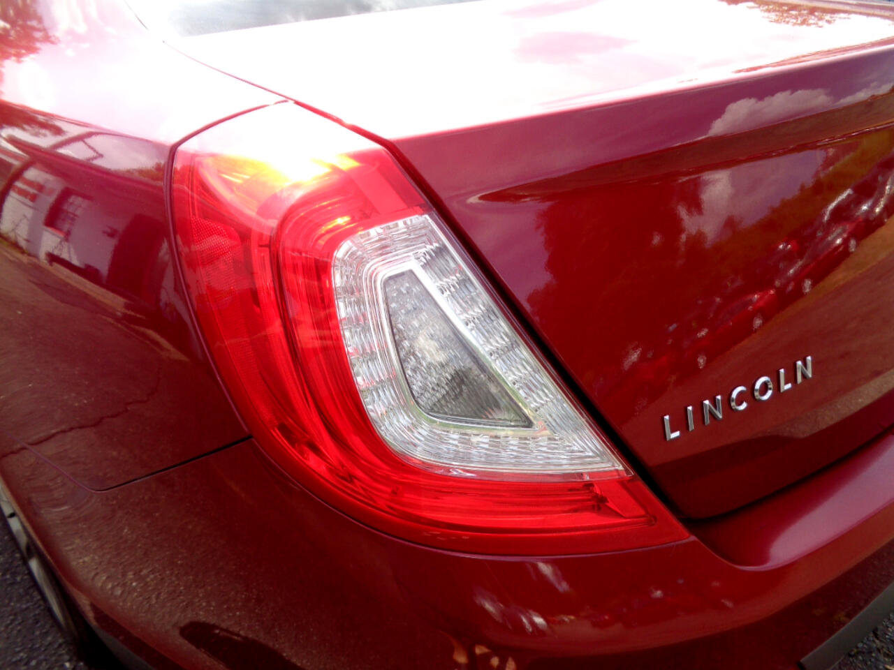 Used 2014 Lincoln MKS image 12