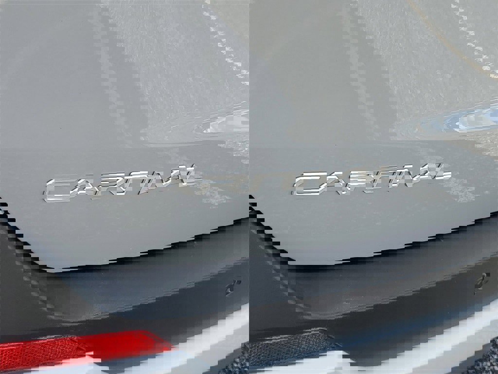 Used 2025 Kia Carnival EX image 28