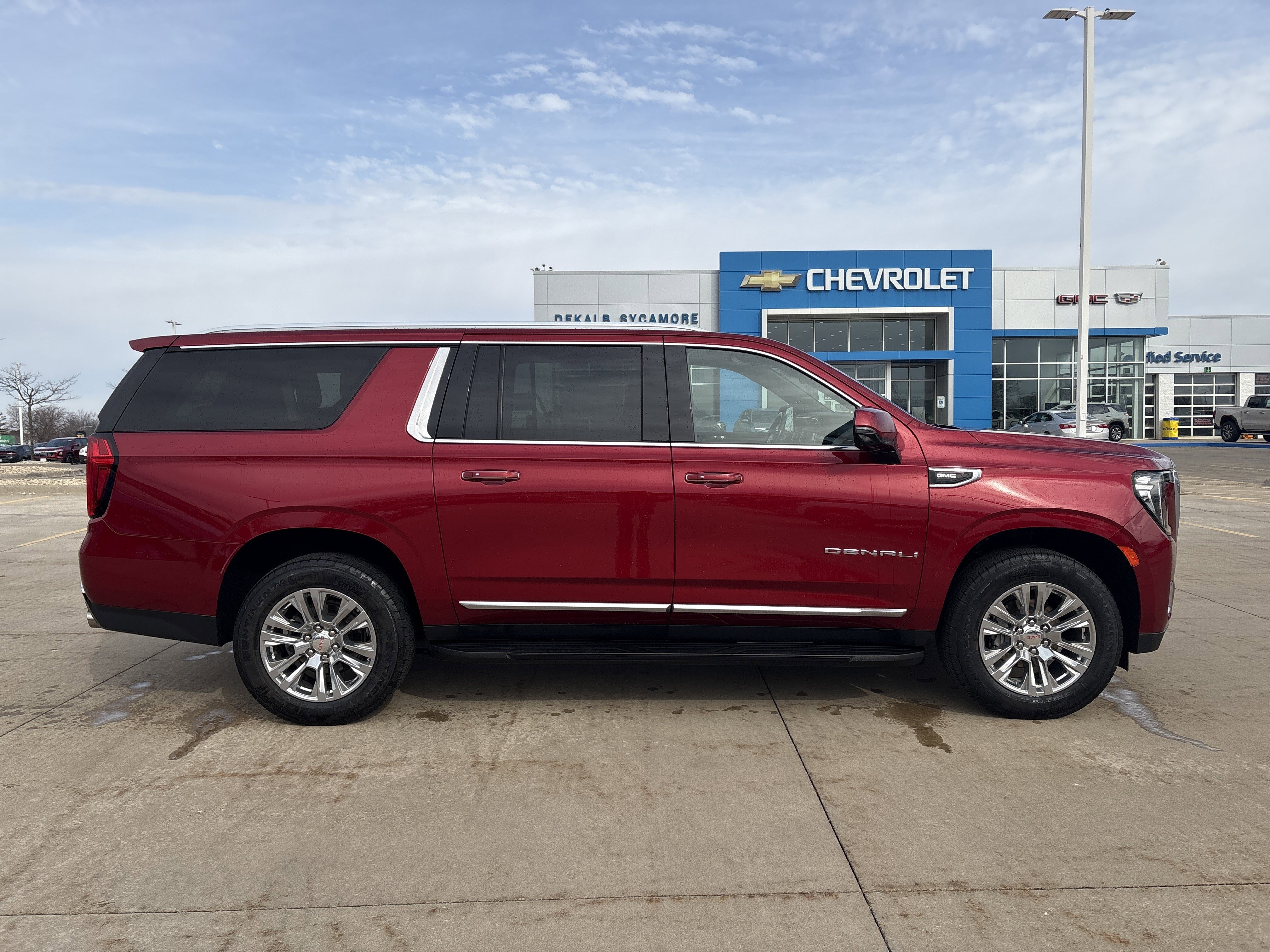 Used 2021 GMC Yukon XL Denali image 8