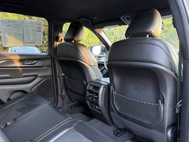 Used 2024 Jeep Grand Cherokee Altitude AWD/4WD image 17