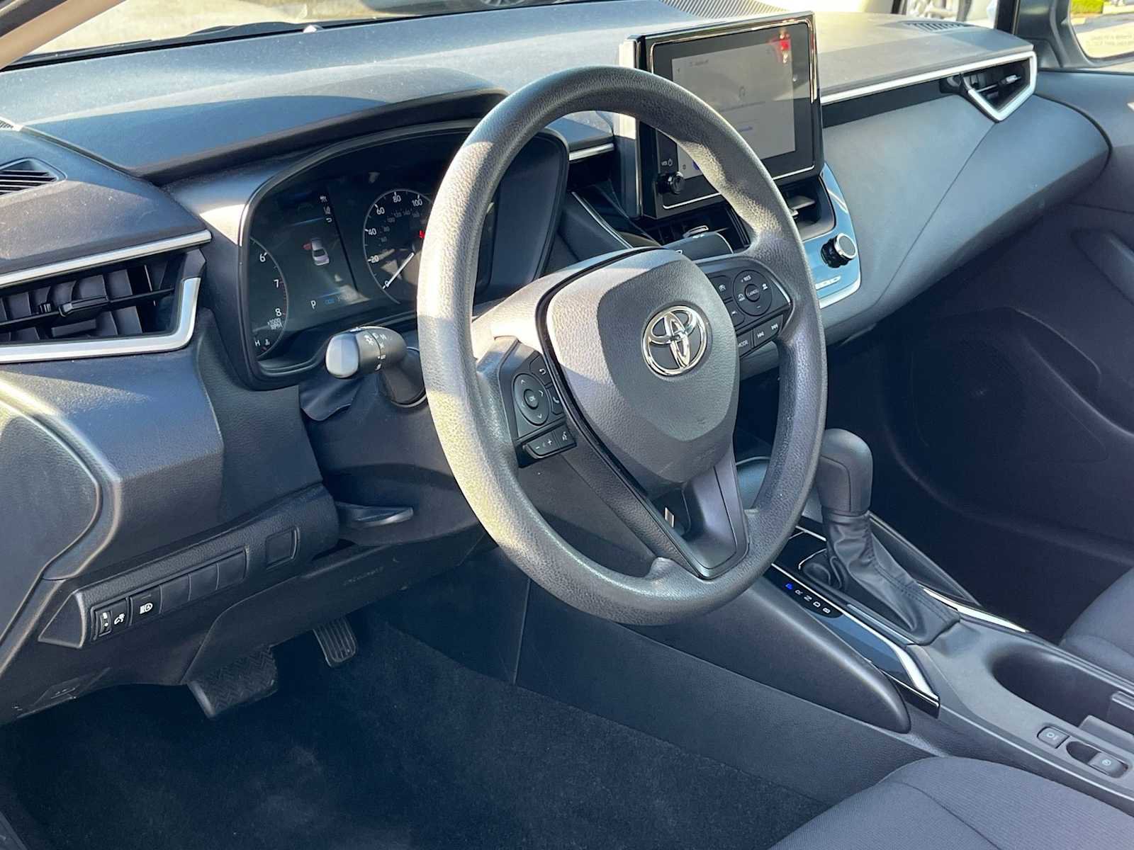 Used 2023 Toyota Corolla LE image 2