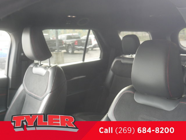 Used 2025 Ford Explorer ST AWD/4WD image 37