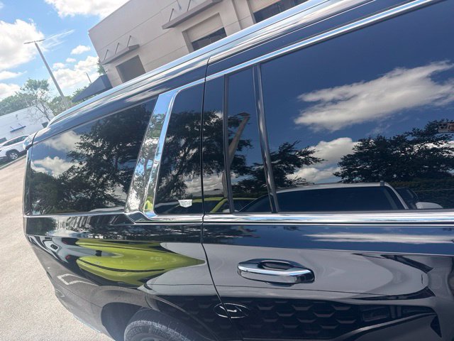 Used 2023 Cadillac Escalade ESV Premium Luxury AWD/4WD image 5
