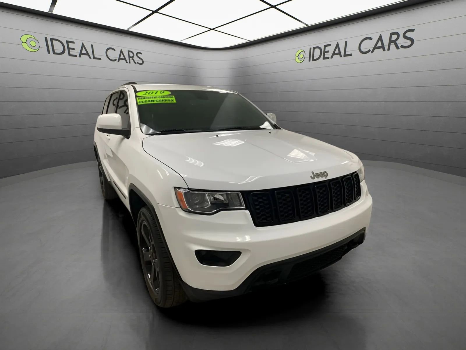 Used 2019 Jeep Grand Cherokee Laredo RWD image 3