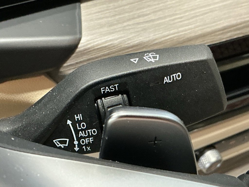 Used 2025 BMW 330i Sedan w/ Convenience Package image 19