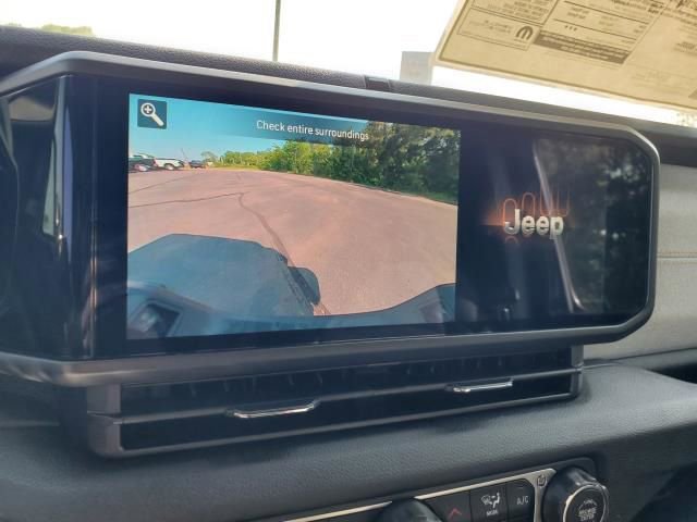 New 2025 Jeep Gladiator Sport image 23