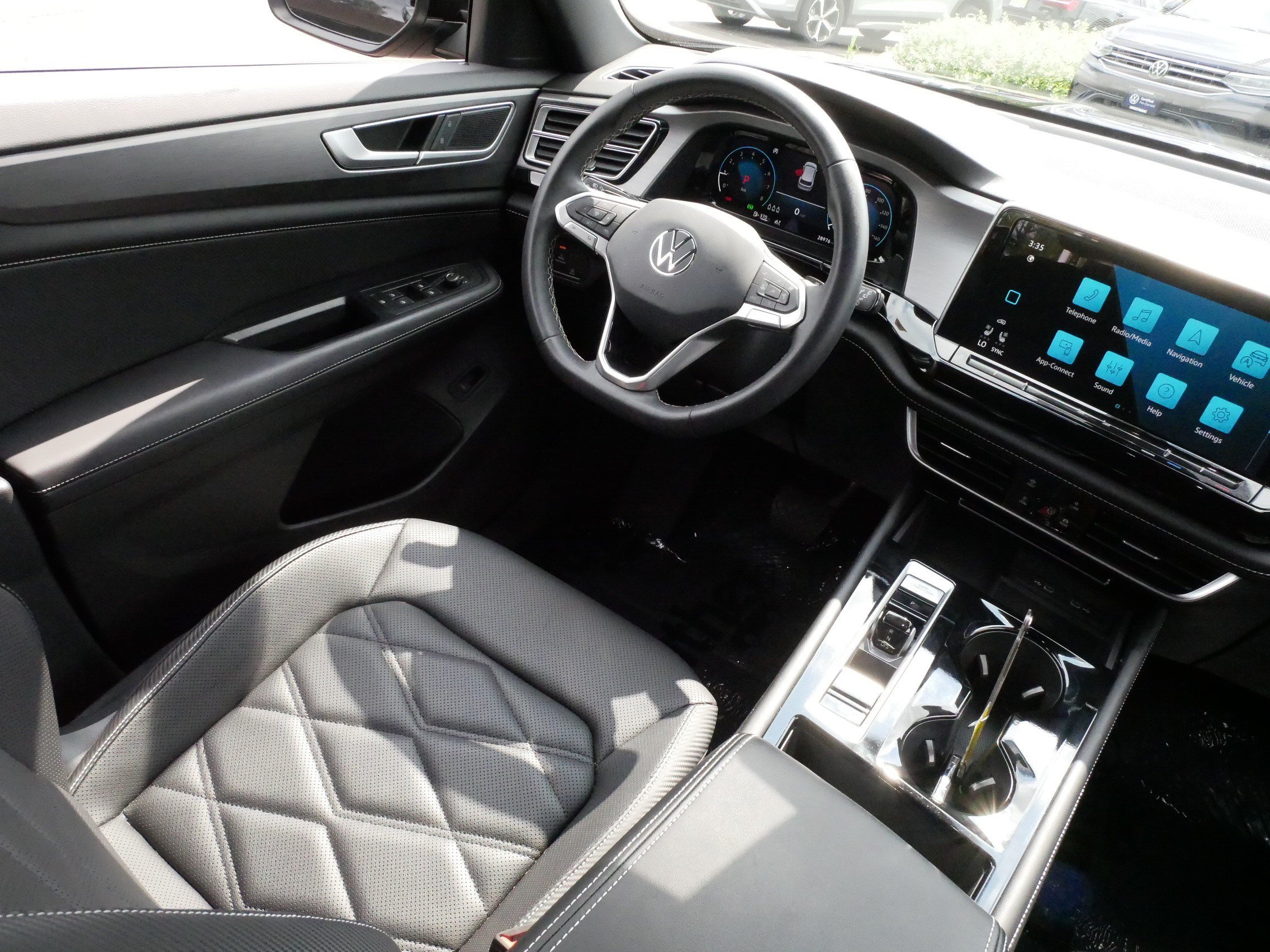 Used 2024 Volkswagen Atlas Cross Sport SE w/ Panoramic Sunroof Package AWD/4WD image 9