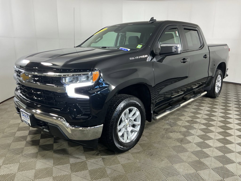 Used 2022 Chevrolet Silverado 1500 LT AWD/4WD image 4