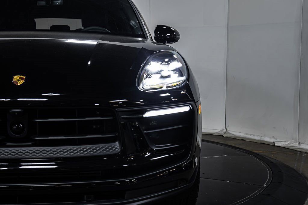 Certified 2025 Porsche Macan image 21