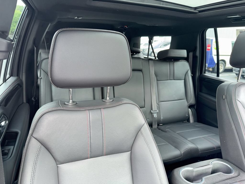 Used 2023 Chevrolet Suburban RST AWD/4WD image 34