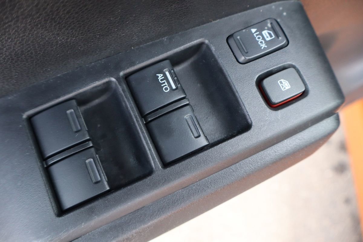 Used 2010 Honda Fit Sport image 27