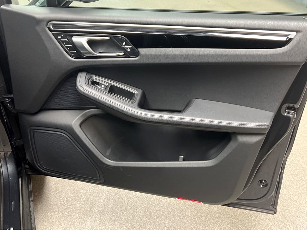 Used 2023 Porsche Macan image 24
