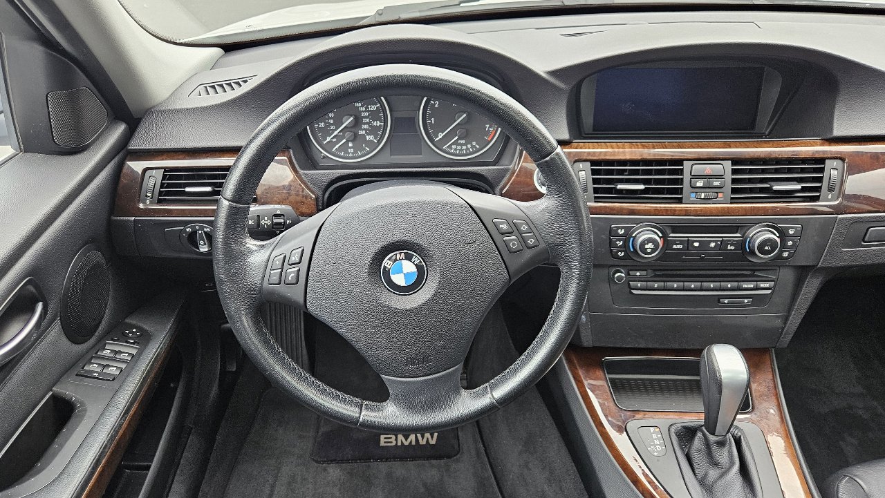 Used 2011 BMW 328i Sedan w/ Premium Pkg image 16