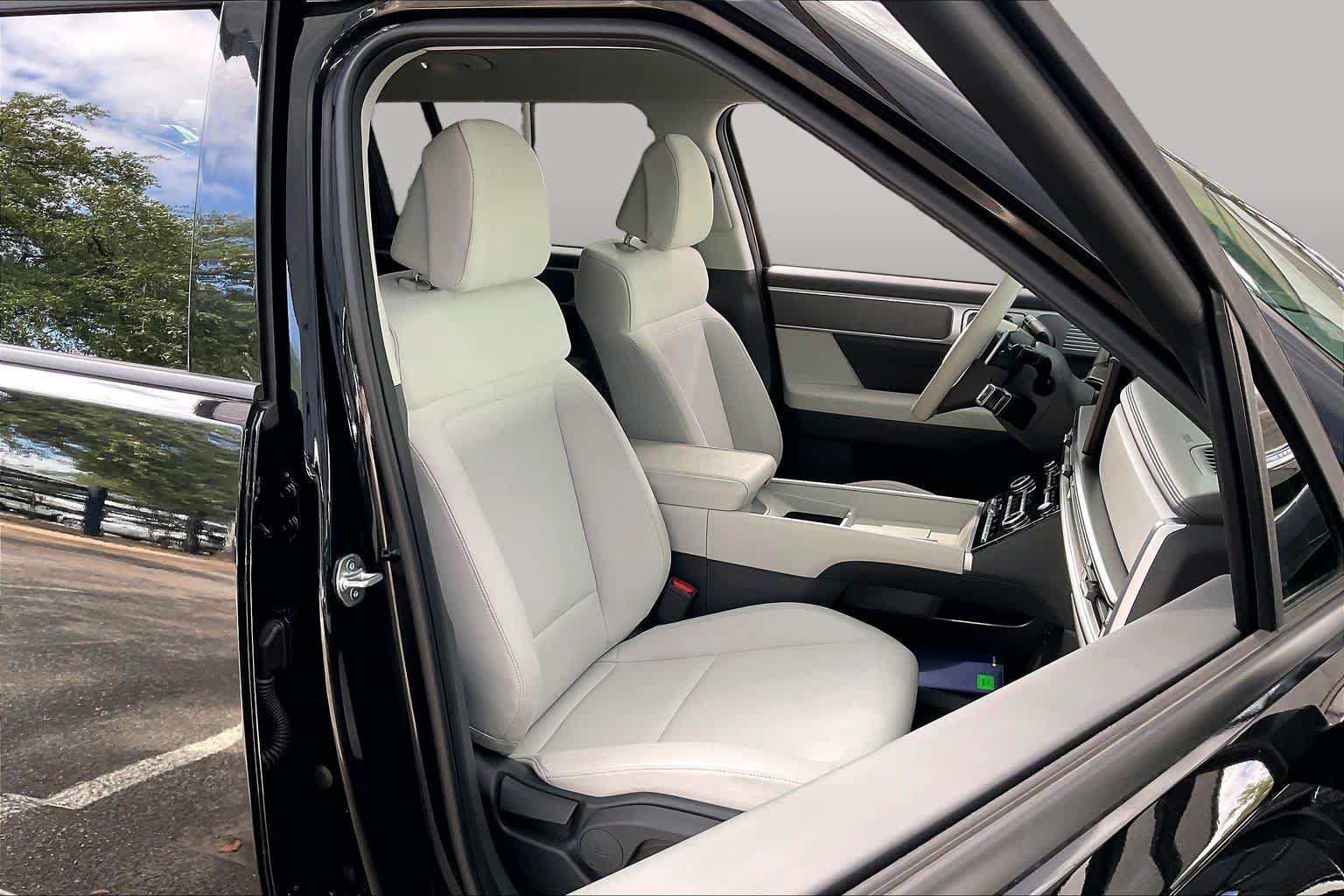 Certified 2025 Hyundai Santa Fe SE FWD image 9