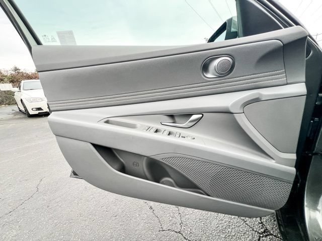 New 2025 Hyundai Elantra SEL FWD image 18
