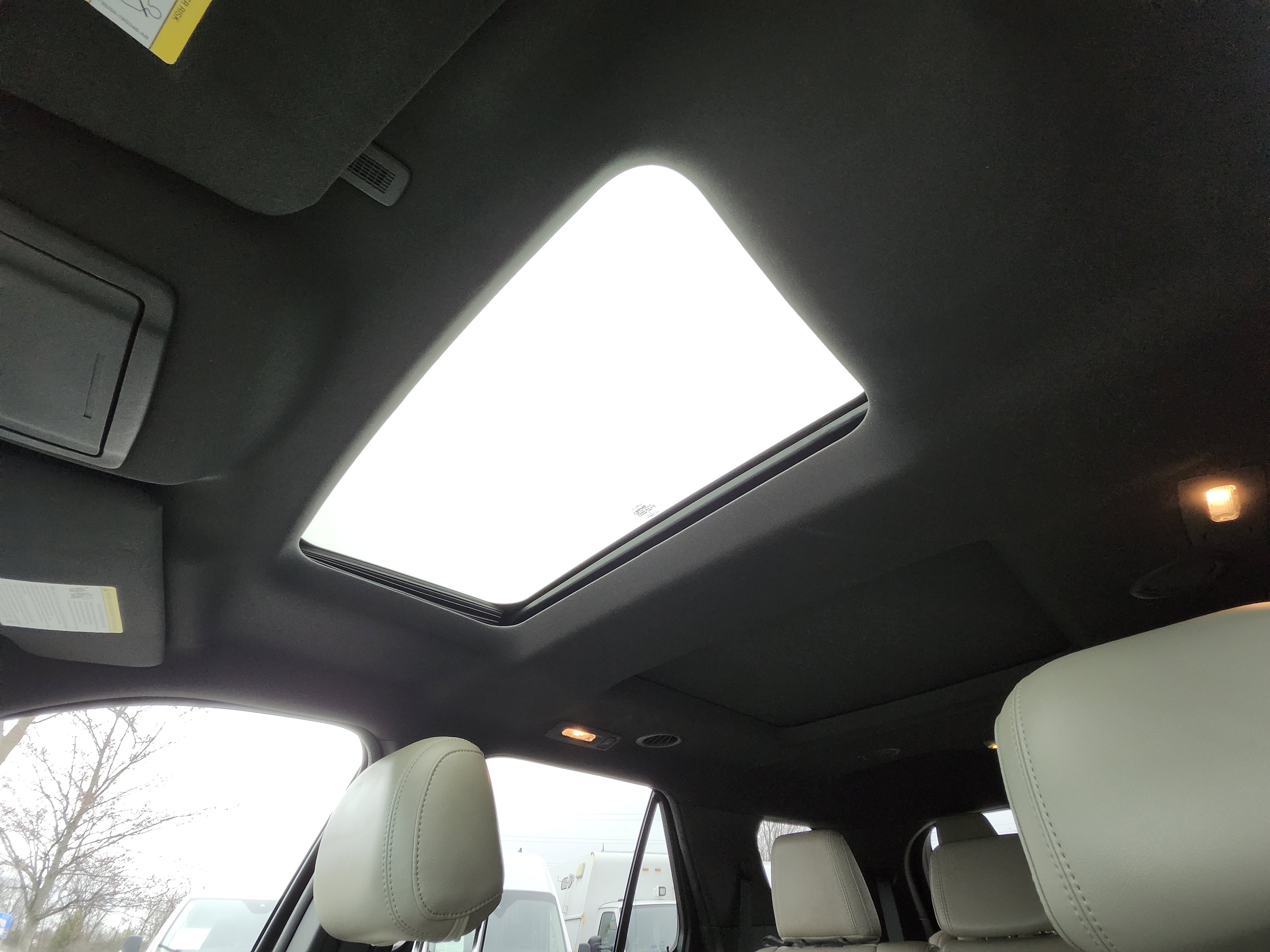 Used 2013 Ford Explorer XLT image 2