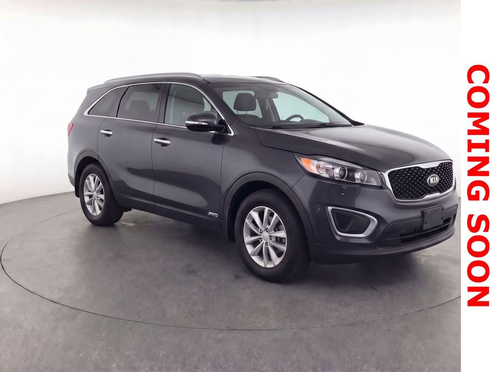 Used 2017 Kia Sorento LX w/ LX Convenience Package image 3