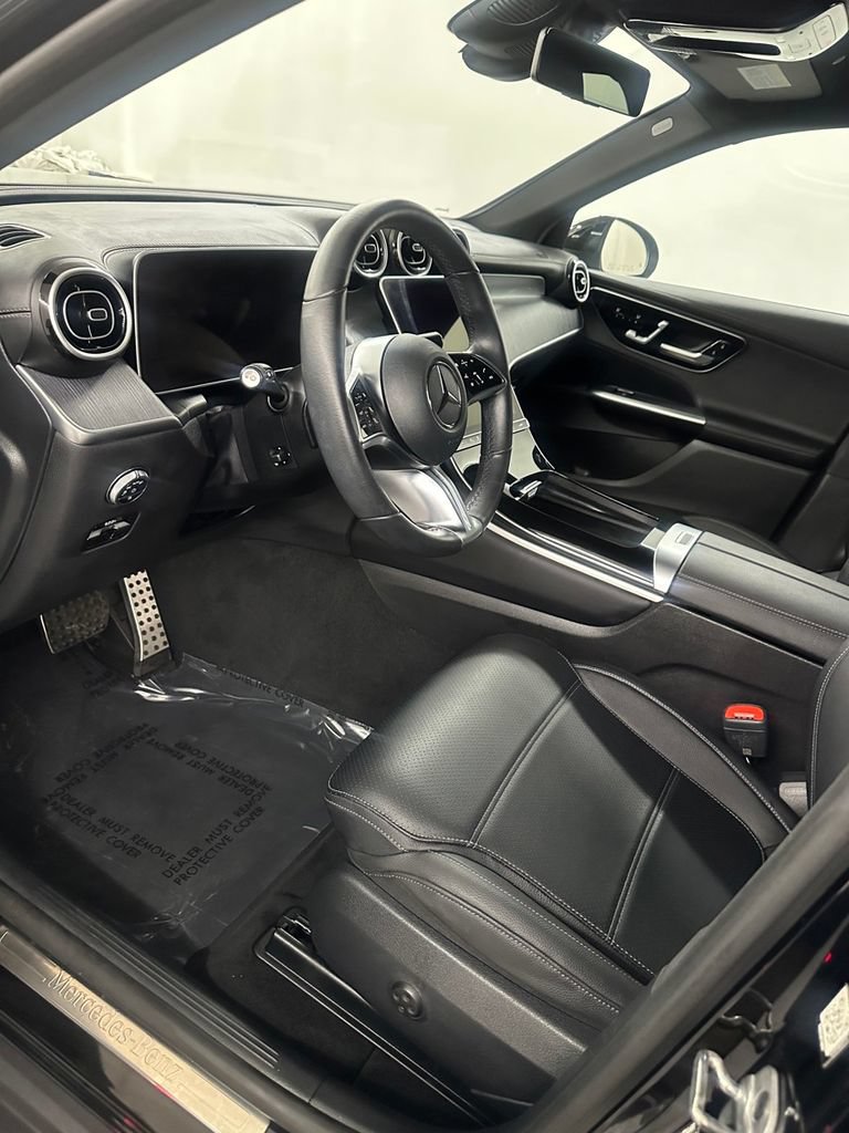 Used 2025 Mercedes-Benz GLC 350e 4MATIC image 10