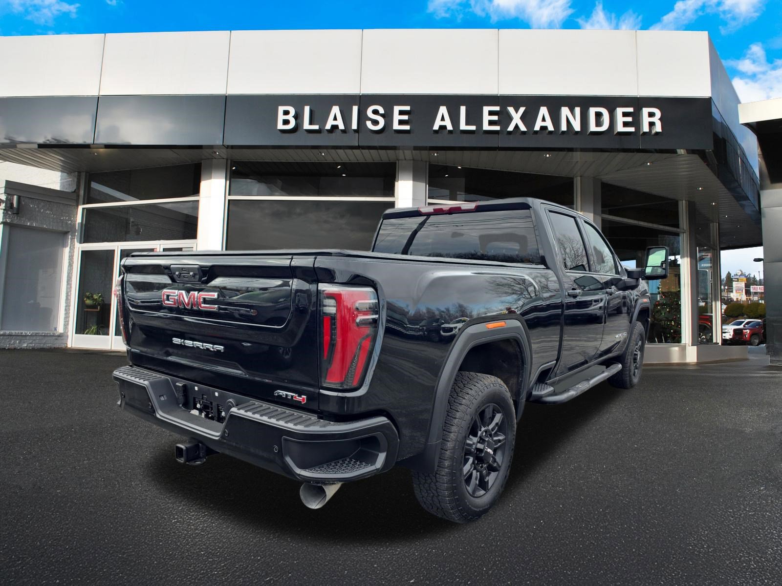 Used 2025 GMC Sierra 2500 AT4 AWD/4WD video 3