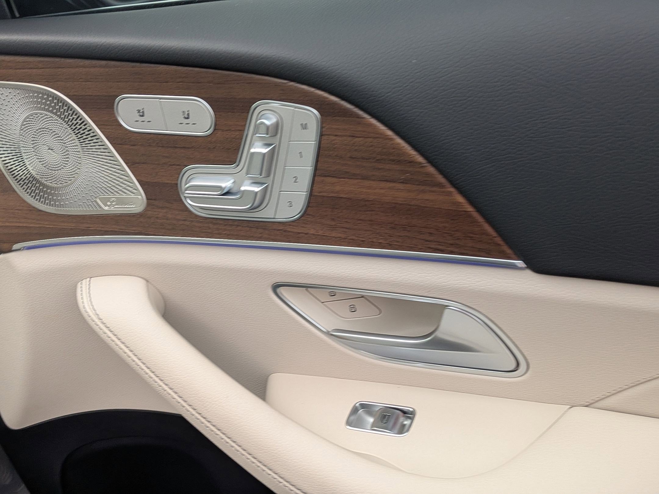 Certified 2025 Mercedes-Benz GLS 450 4MATIC image 42