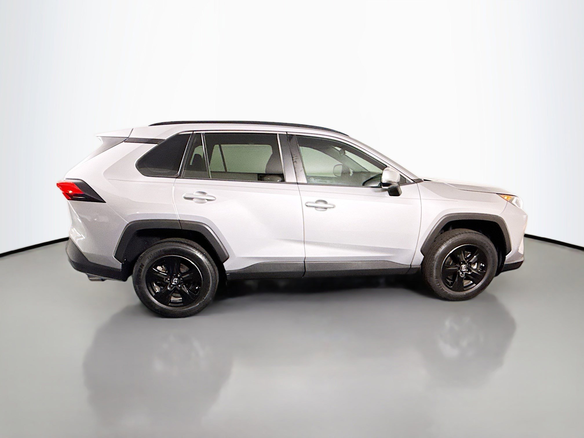 Used 2020 Toyota RAV4 XLE FWD image 11