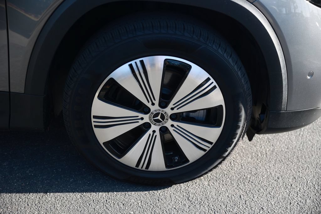 Used 2023 Mercedes-Benz EQB 300 4MATIC w/ Exclusive Package image 8